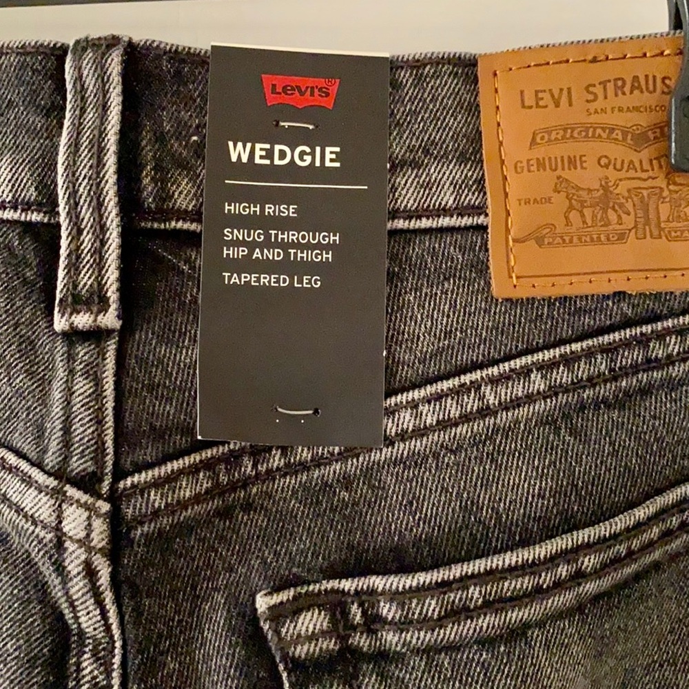 NWT Levi’s High Rise Wedgie Jeans - Picture 9 of 9